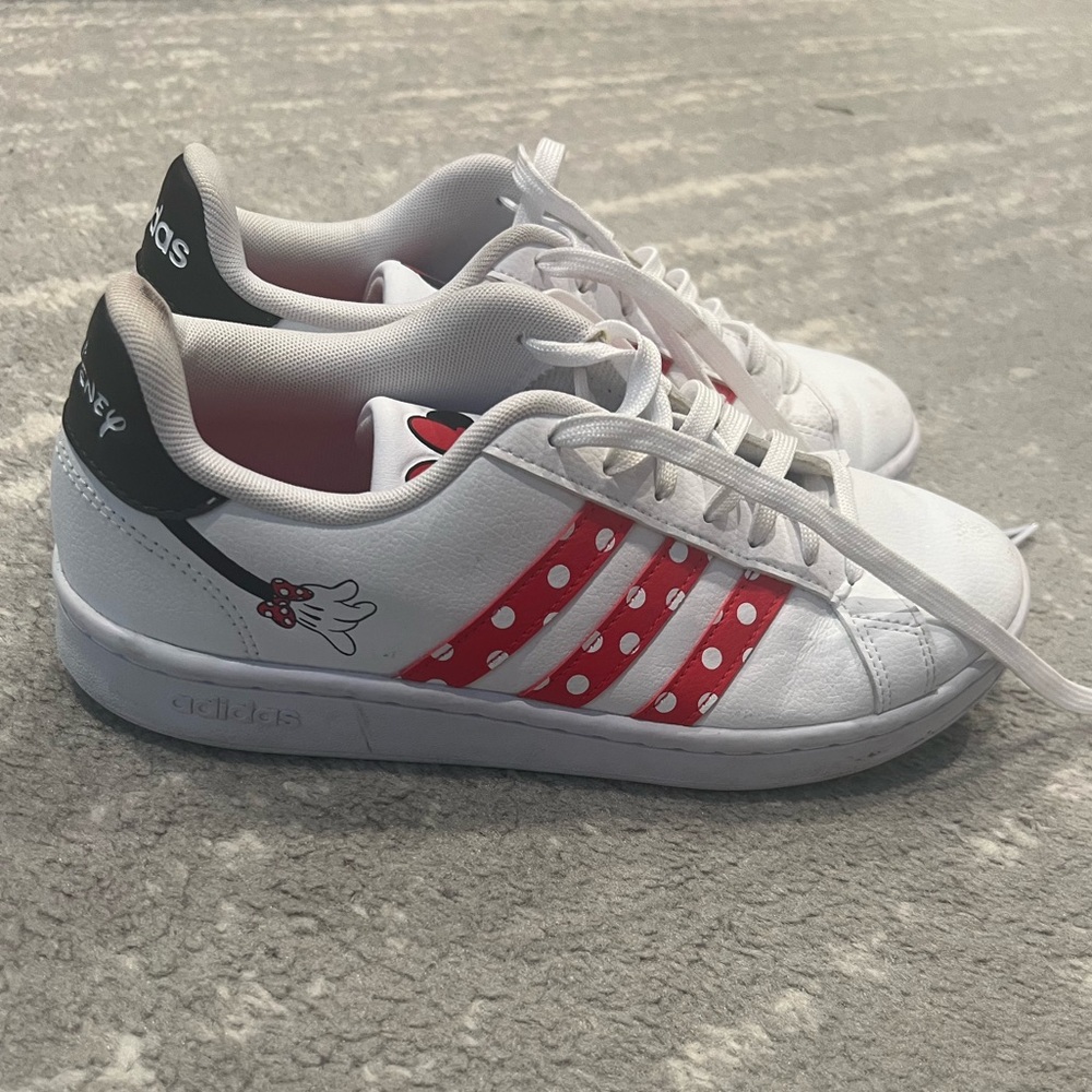 adidas Women's Grand Court Minnie Mouse Shoes